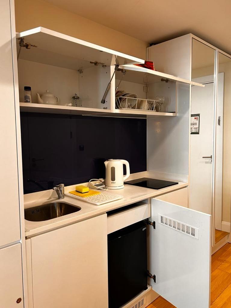 Apartment Twin Towers David バトゥーミ エクステリア 写真