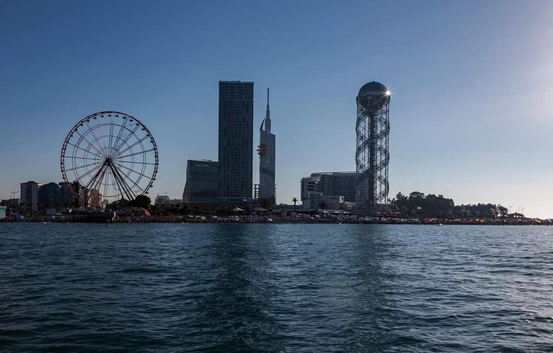 Apartment Twin Towers David バトゥーミ エクステリア 写真